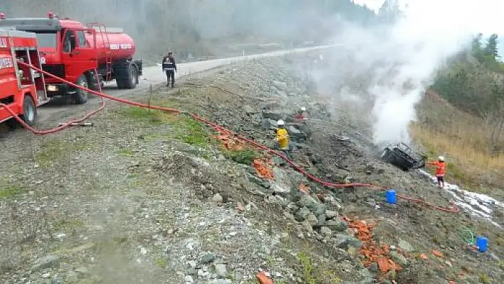 Otomobil Yanarak Kullanılamaz Hale Geldi