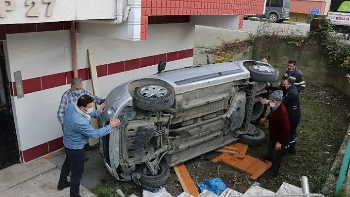 Otomobili ile sitenin bahçesine uçan doktor yaralandı