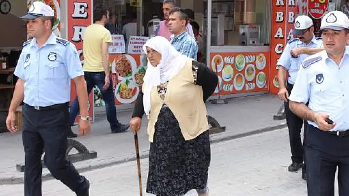 Polis ve zabıtadan dilenci operasyonu