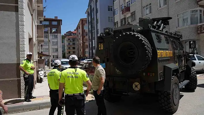 Polisimiz şehit oldu! Saldırgan öldürüldü