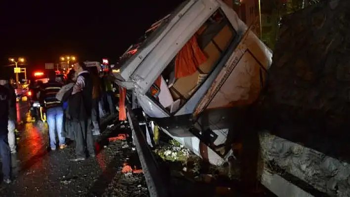 Polisleri Taşıyan Otobüs Takla Attı: 19 Yaralı 