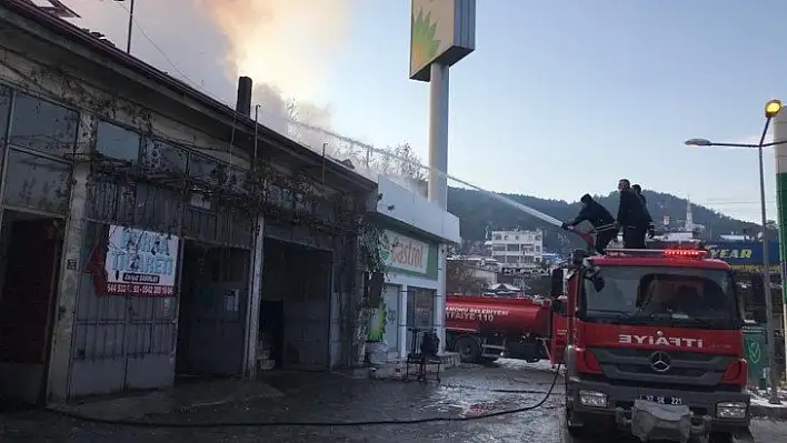 Sanayi sitesindeki yangın kontrol altına alındı