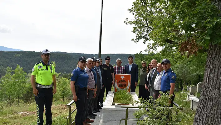 Şehit polisimiz, kabri başında anıldı