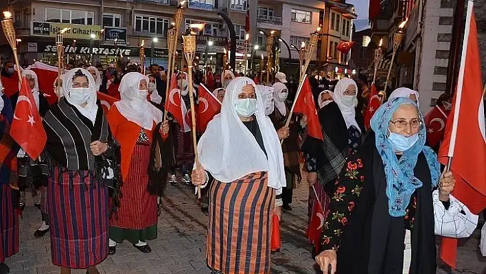 Şehit Şerife Bacı anısına fener alayı düzenlendi