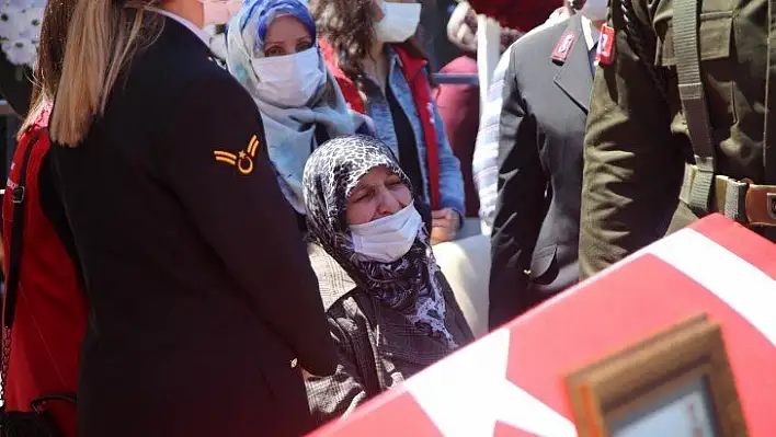 Şehit Uzman Çavuş son yolculuğuna uğurlandı