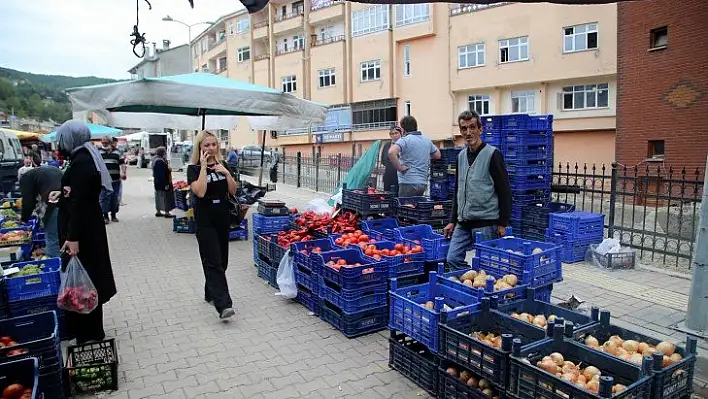 Sel felaketinin ardından ilk kez pazar kuruldu