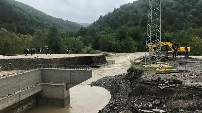 Sel sebebiyle ulaşım açılan servis yolundan sağlanacak