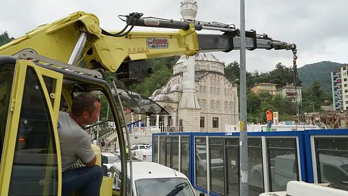 Selde zarar gören işyerleri konteyner dükkanlara taşındı