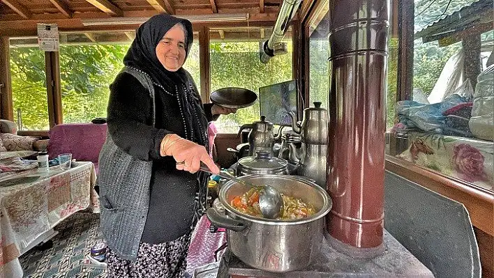 Selzede Ayşe teyzeden 'gönül sofrası'