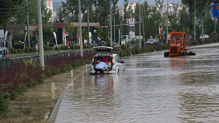 Şiddetli yağışın ardından 400 ihbar yapıldı