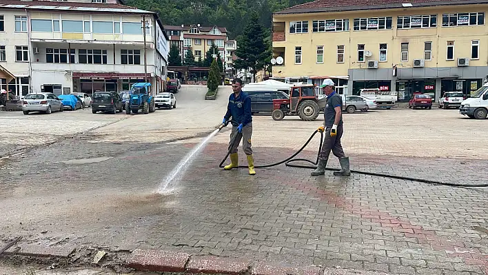 Şiddetli yağışın yol açtığı tahribat gideriliyor