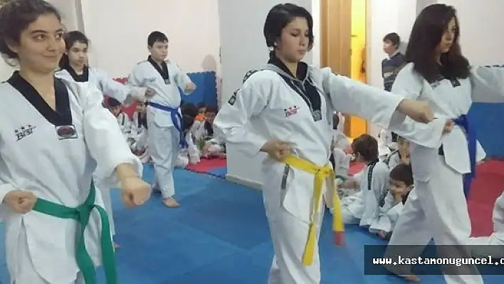 Taekwondo Akademi'de sınav heyecanı