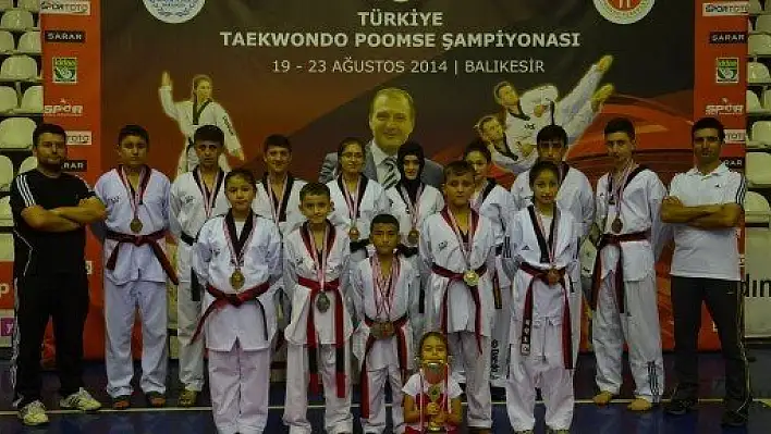 Taekwondocularımızdan madalya yağmuru