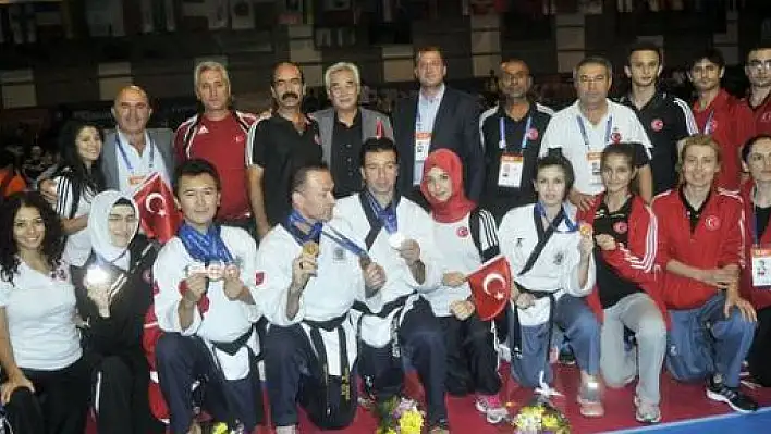 Taekwondo'dan 1 Gümüş 4 Bronz Madalya