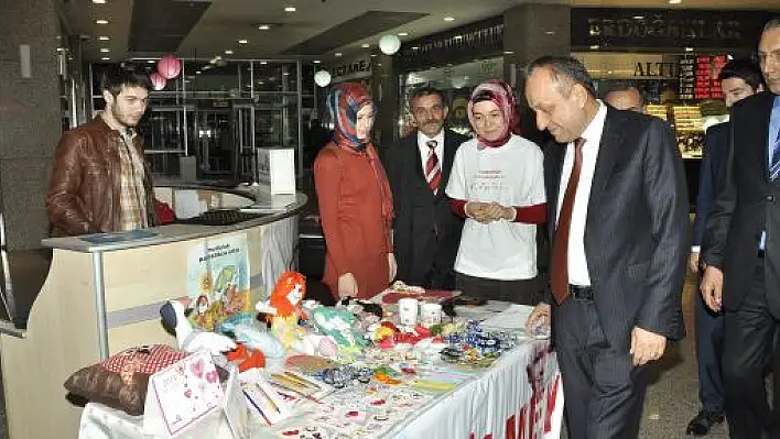 Tahsin Babaş, Lösev Standını Ziyaret Etti