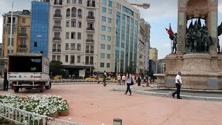 Taksim Meydanı çiçek açtı