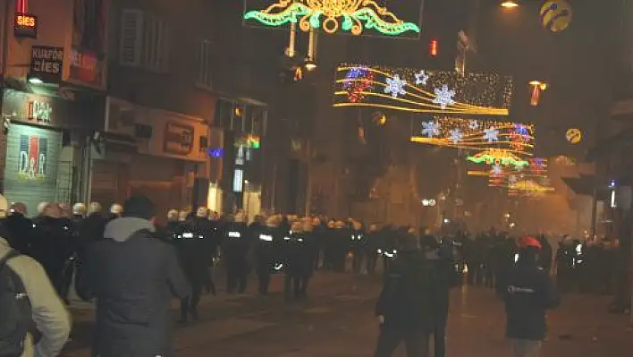 Taksim'de 'Berkin Elvan' protestoları sürüyor