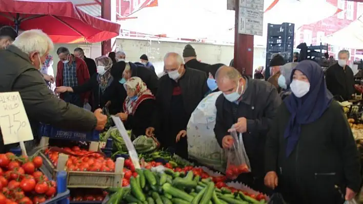 Tam kapanma öncesinde pazaryerleri dolup taştı