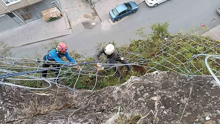 Kale, çelik ağlarla örülüyor