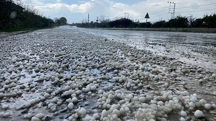 Taşköprü'de dolu etkili oldu