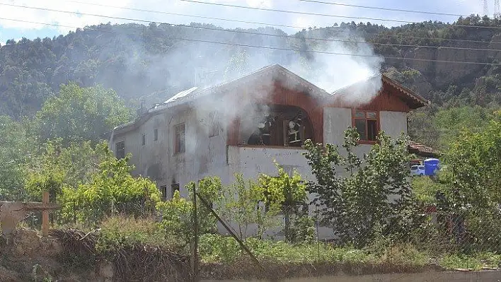 Tosya'daki yangında maddi hasar oluştu