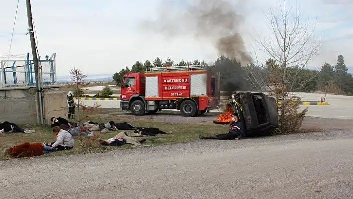 Trafik kazası tatbikatı gerçeğini aratmadı