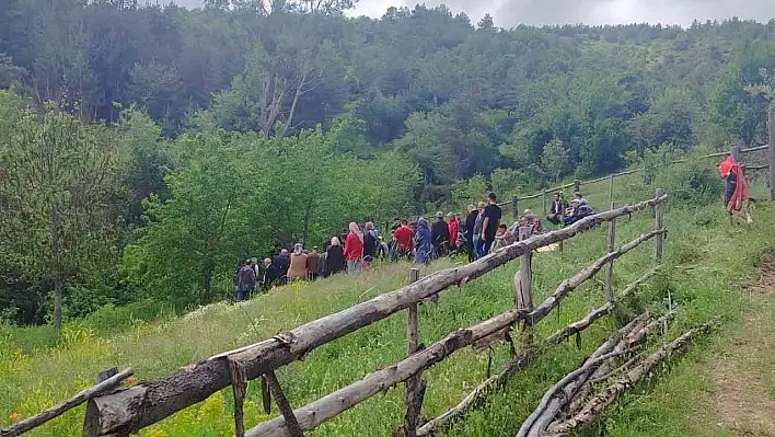 Traktörün altında kalarak can verdi