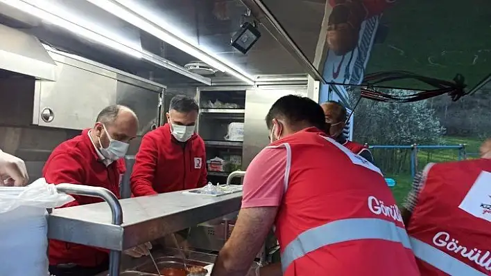 Türk Kızılay'dan yangında 2 kişinin öldüğü köyde iftar