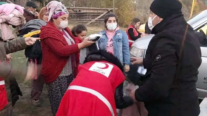 Türk Kızılay'dan yangında zarar gören ailelere yardım