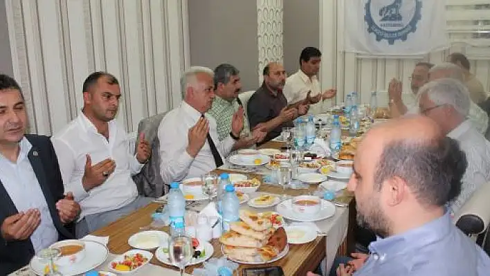 Ülkücü İşçiler Derneği, İftar Verdi