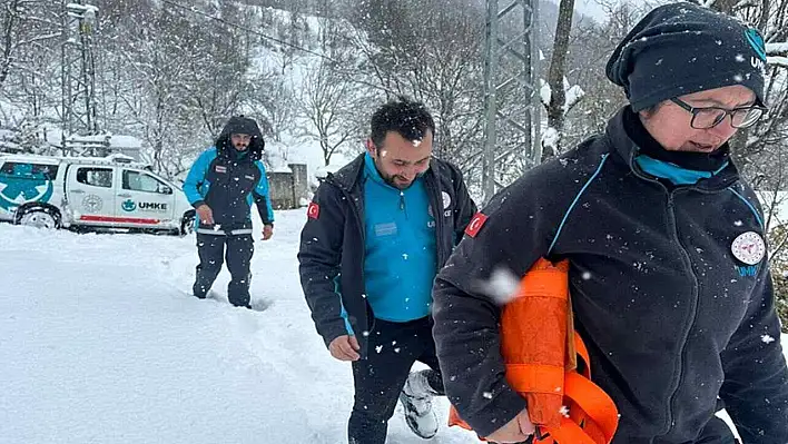 UMKE, yaşlı hastayı başarıyla nakletti