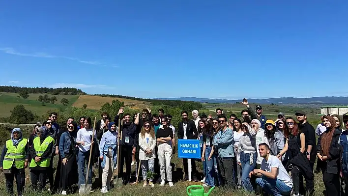 Üniversite öğrencileri ve akademisyenler fidan dikti