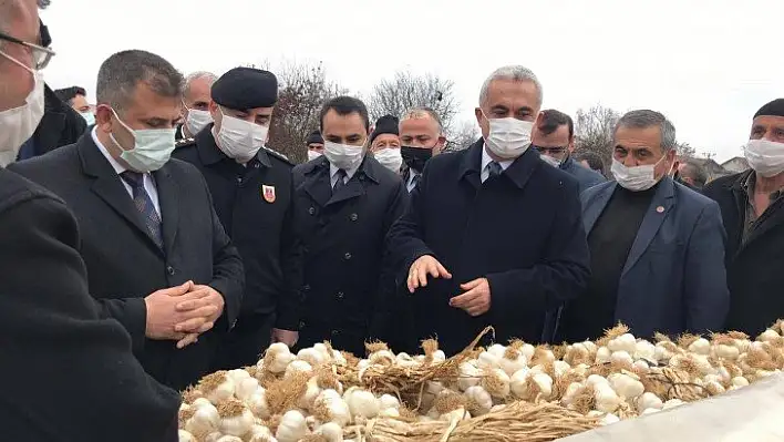 Vali Çakır, sarımsak pazarını ziyaret etti