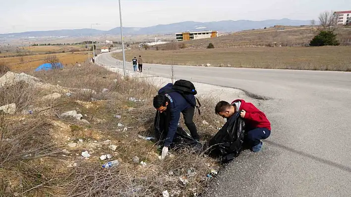 160 kilo çöp topladılar