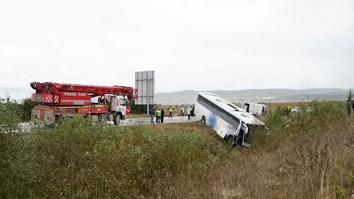 Minibüs ile yolcu otobüsü çarpıştı: 10 yaralı