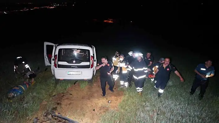 Yolu şaşıran sürücü tarlaya uçtu! 4 yaralı