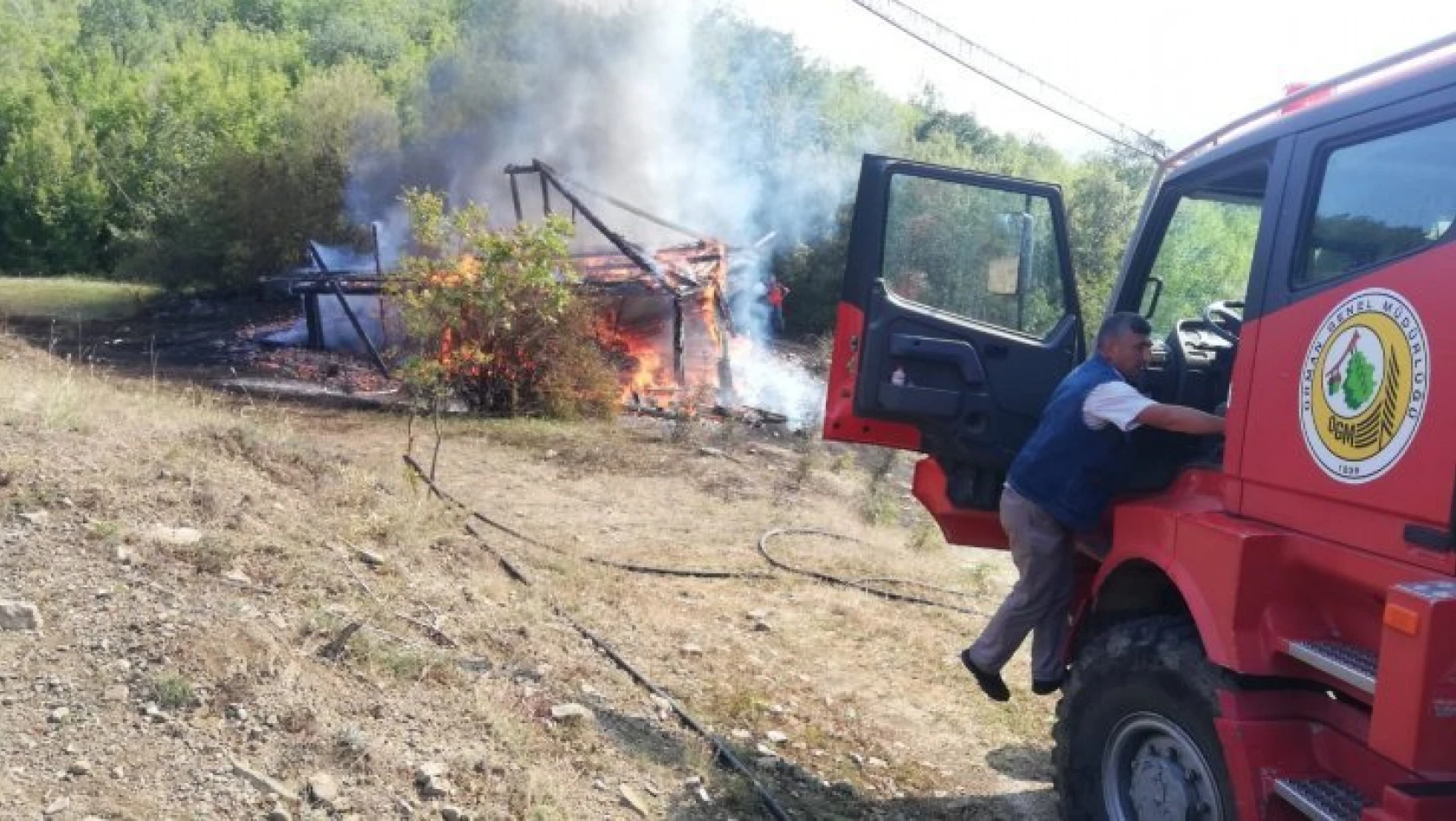 Hanönü'de yangın: Ahşap ev küle döndü
