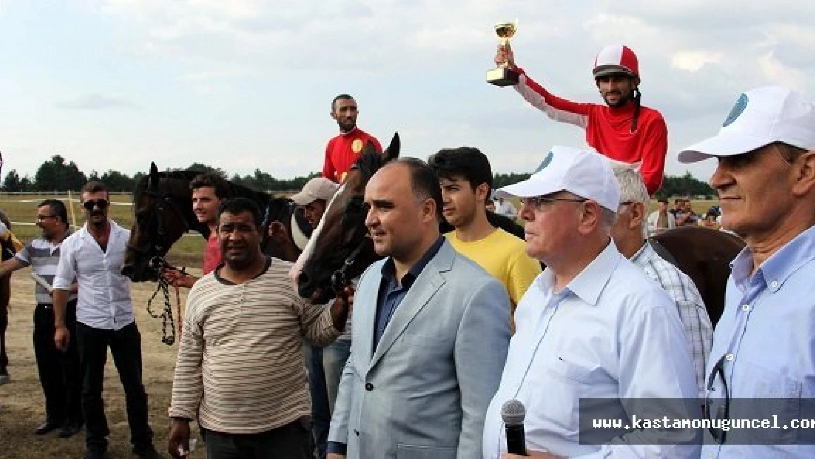 Atatürk ve İstiklal Kupası Yarışları Yapıldı