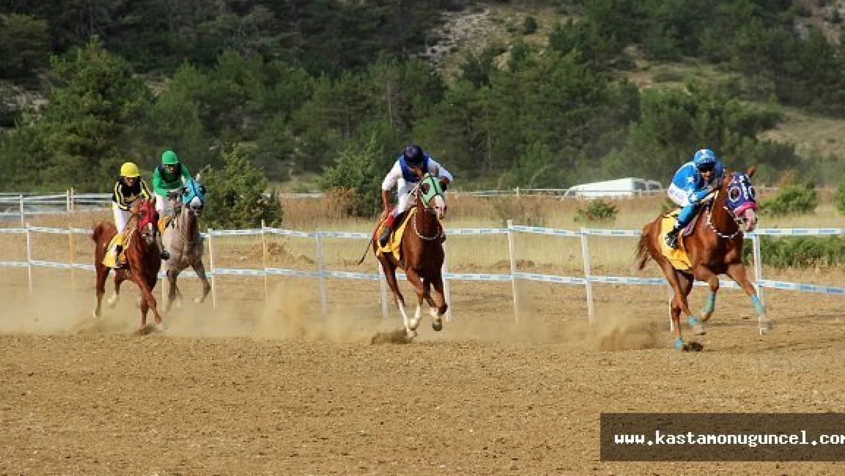 Taşköprü'de At Yarışları Nefes Kesti