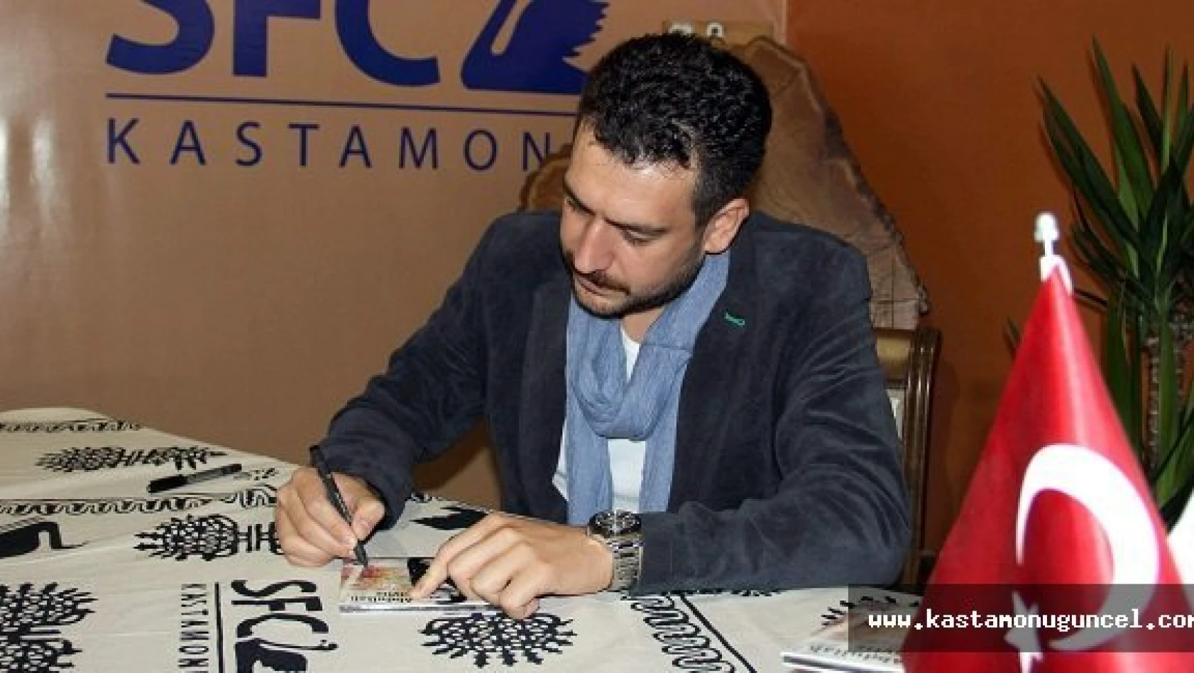 Sanatçı Abdullah Civliz, Albümünü İmzaladı