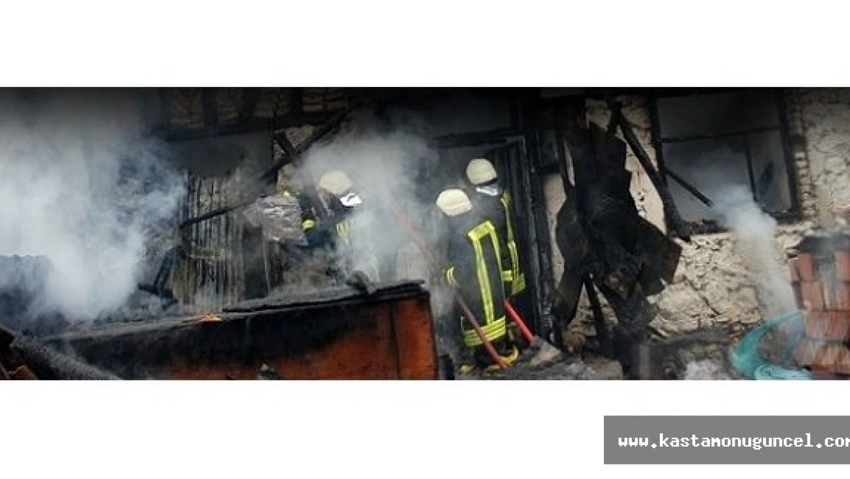 Kastamonu'da Yangın: 1 Ev Tamamen Yandı