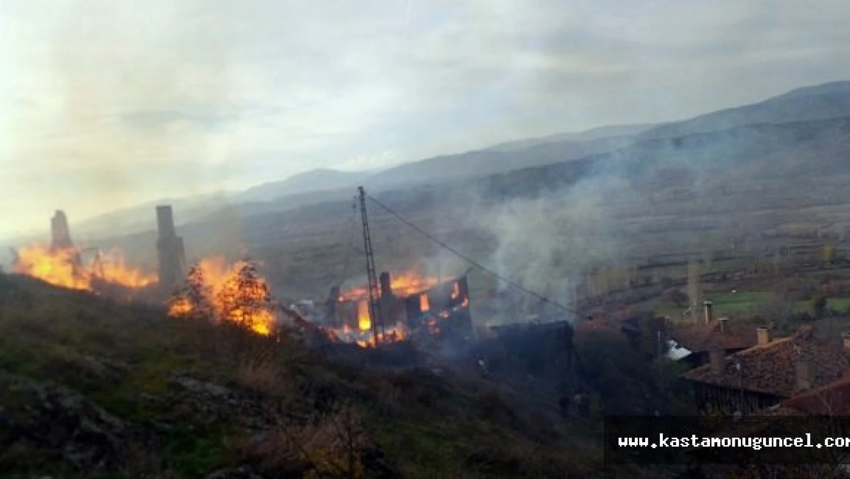 Kastamonu'da Yangın: 5 Ev Yandı