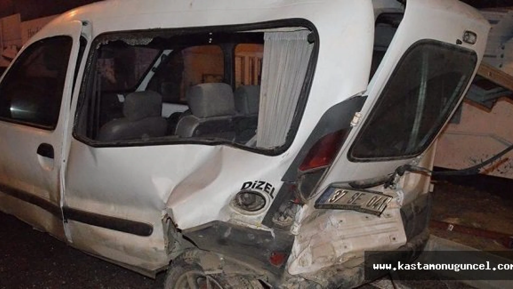 Ambulansa Yol Verirken Kaza Yaptı