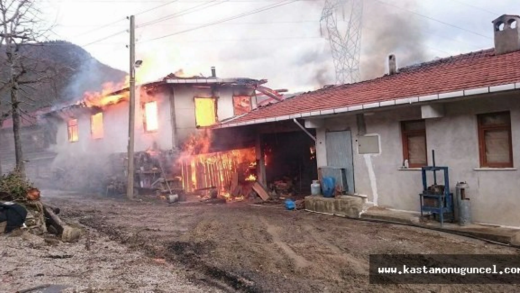 Kastamonu'da Üç Ev Yandı