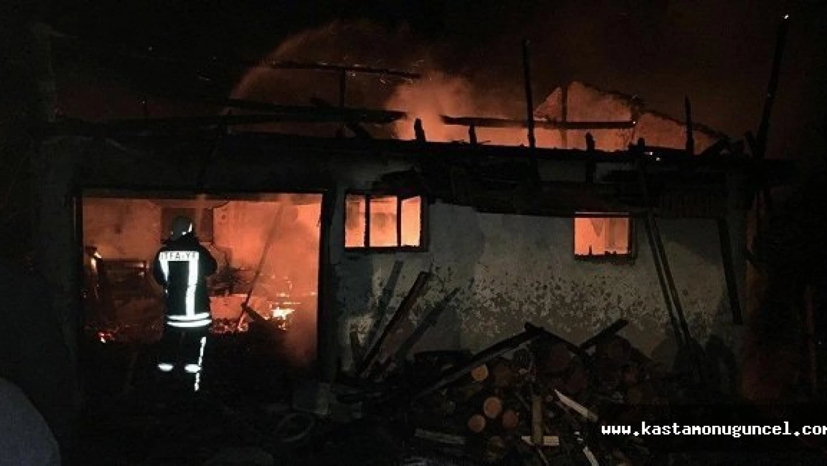 Kastamonu'da Yangın: 1 Ev Kül Oldu