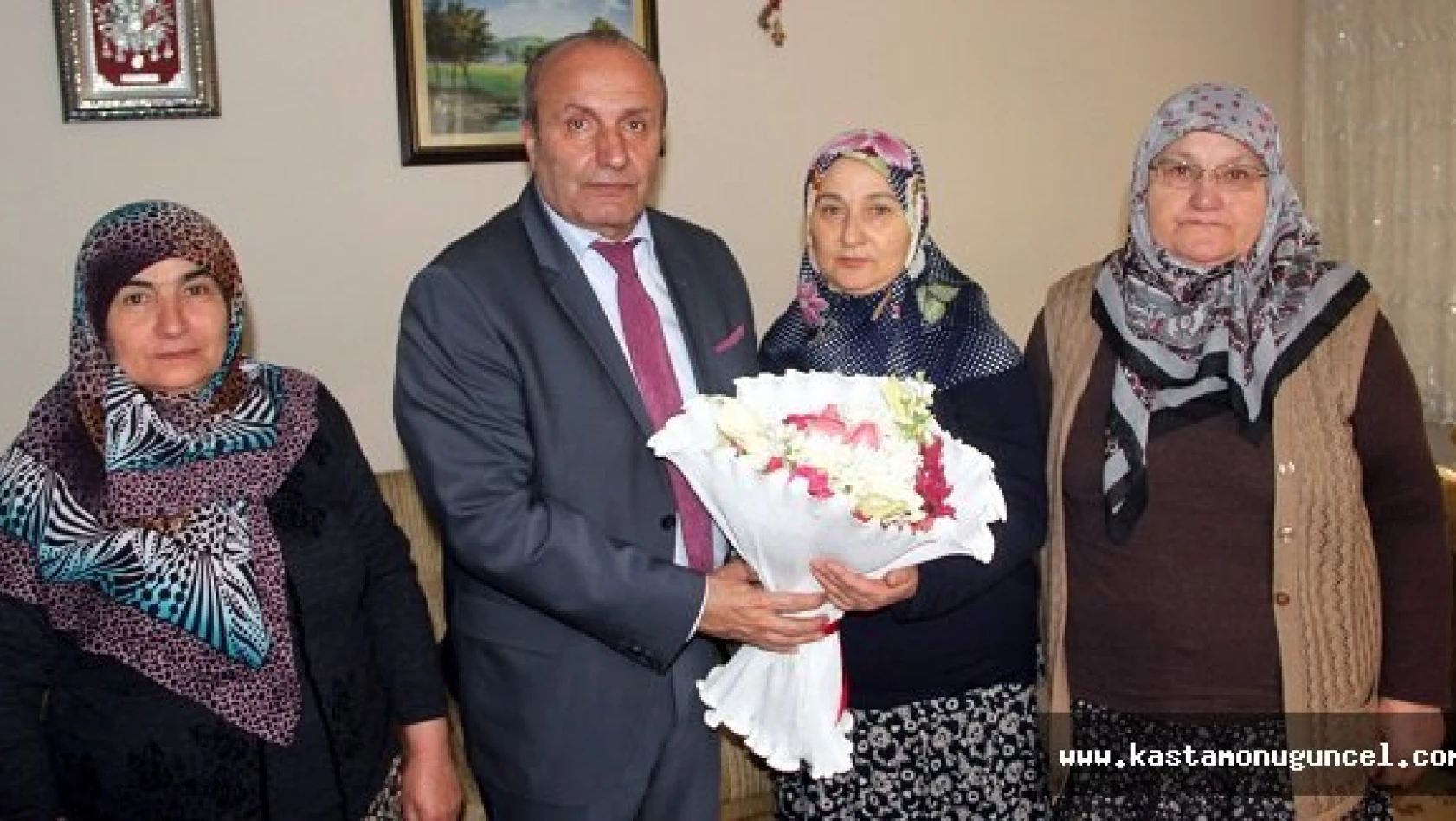 Başkan Arslan, Şehit Annesini Ziyaret Etti