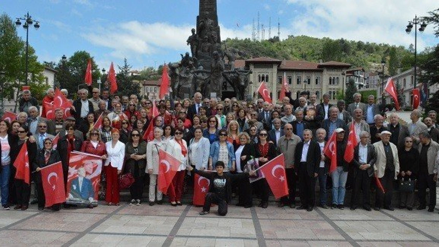CHP'li Bıyıklı'dan Sitem: 'Milli Bayramlarımız Eski Coşkusunu Kaybetti'