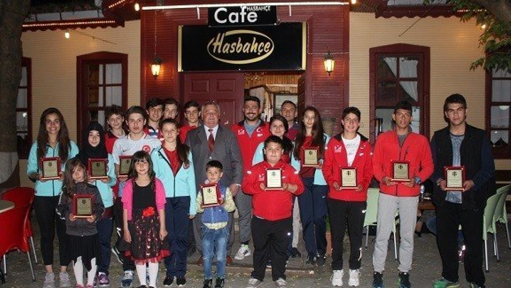 CHP'den Başarılı Genç Sporculara Ödül