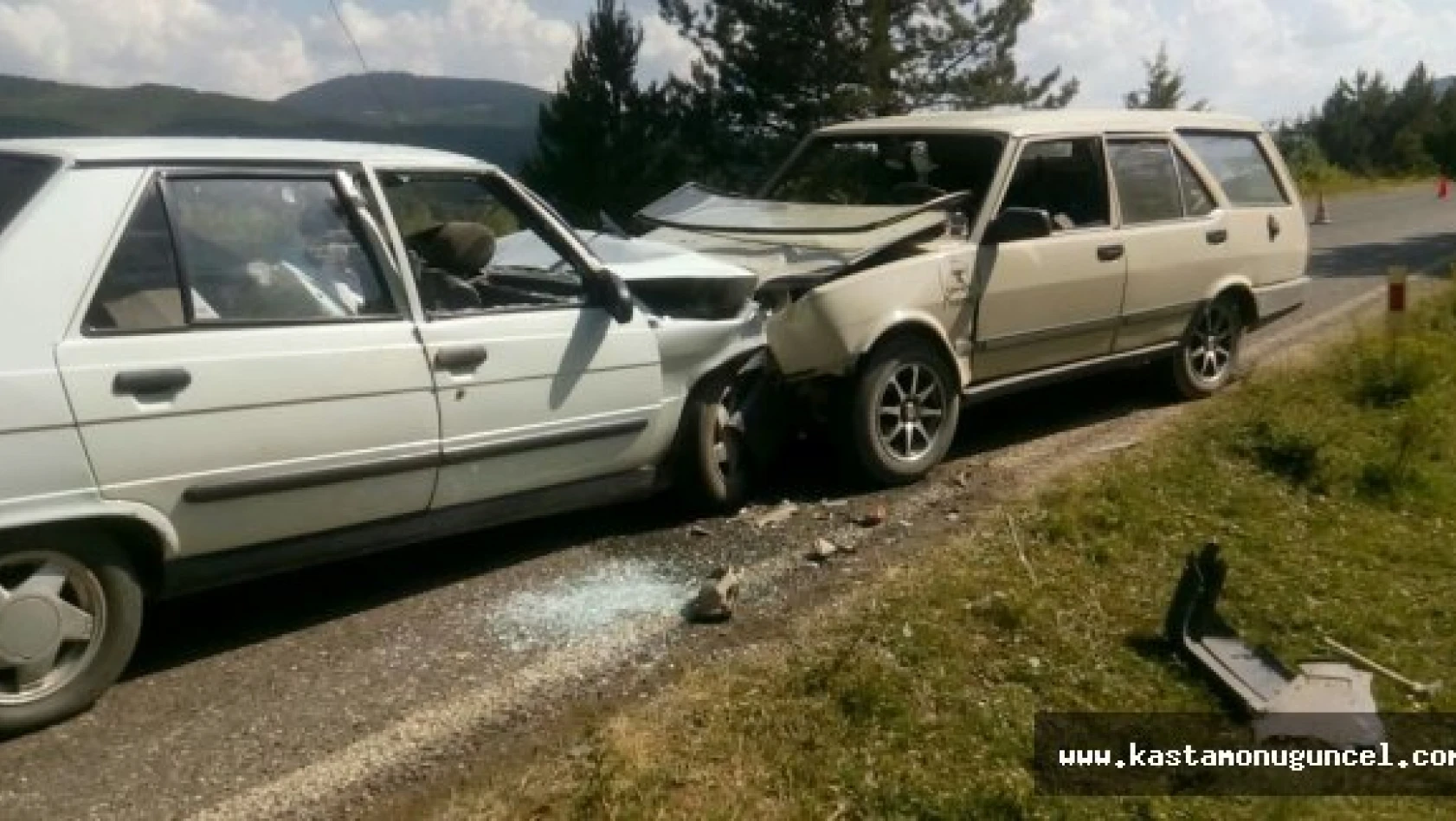 Kastamonu'da otomobil çarpıştı: 4 yaralı