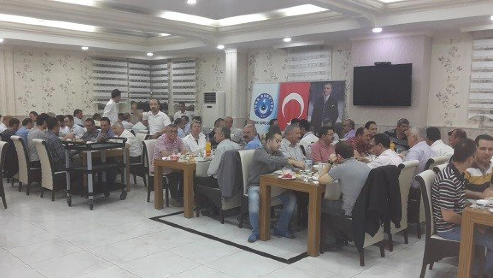 Türk Büro-Sen, üyeleri ile iftarda buluştu